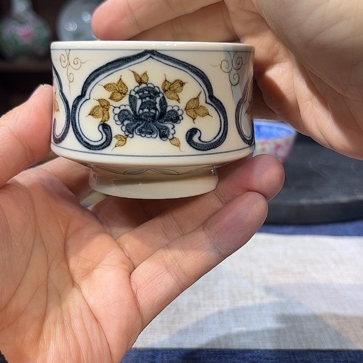 瓷杯子釉里金花卉杯