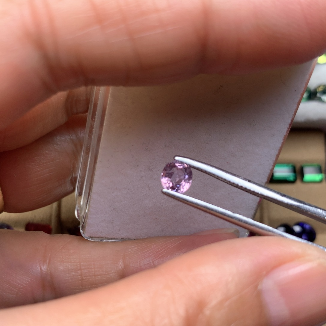 裸石未镶嵌尖晶石