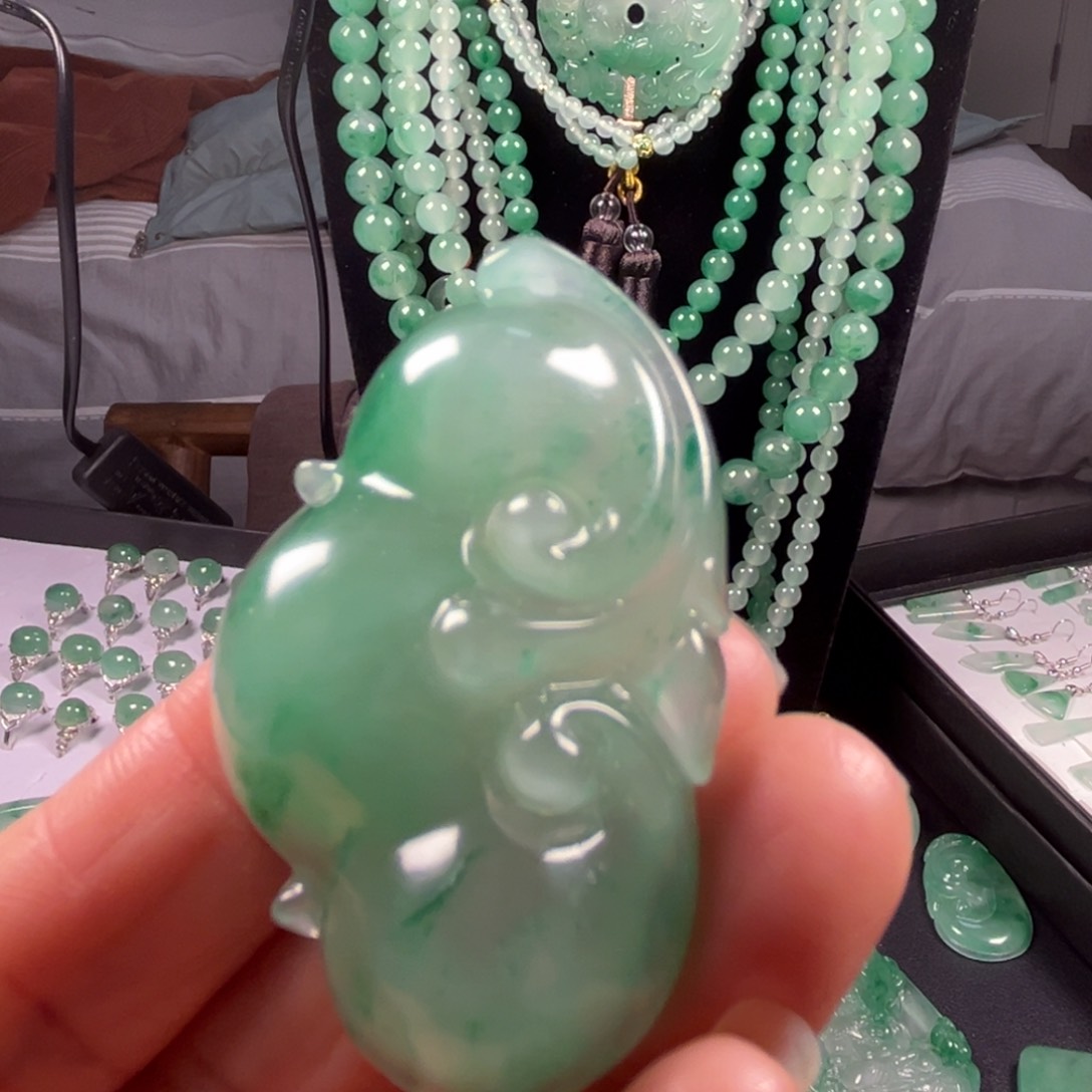 石英质玉吊坠(不含链)合金