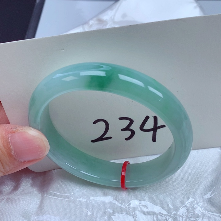 翡翠手镯（贵妃镯）未镶嵌翡翠