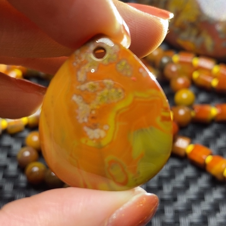 玛瑙/玉髓颈饰未镶嵌