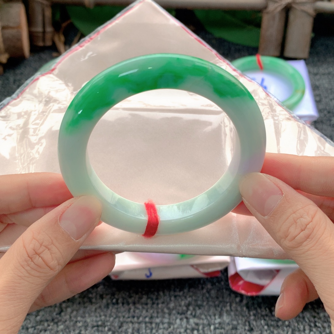 翡翠未镶嵌手镯翡翠