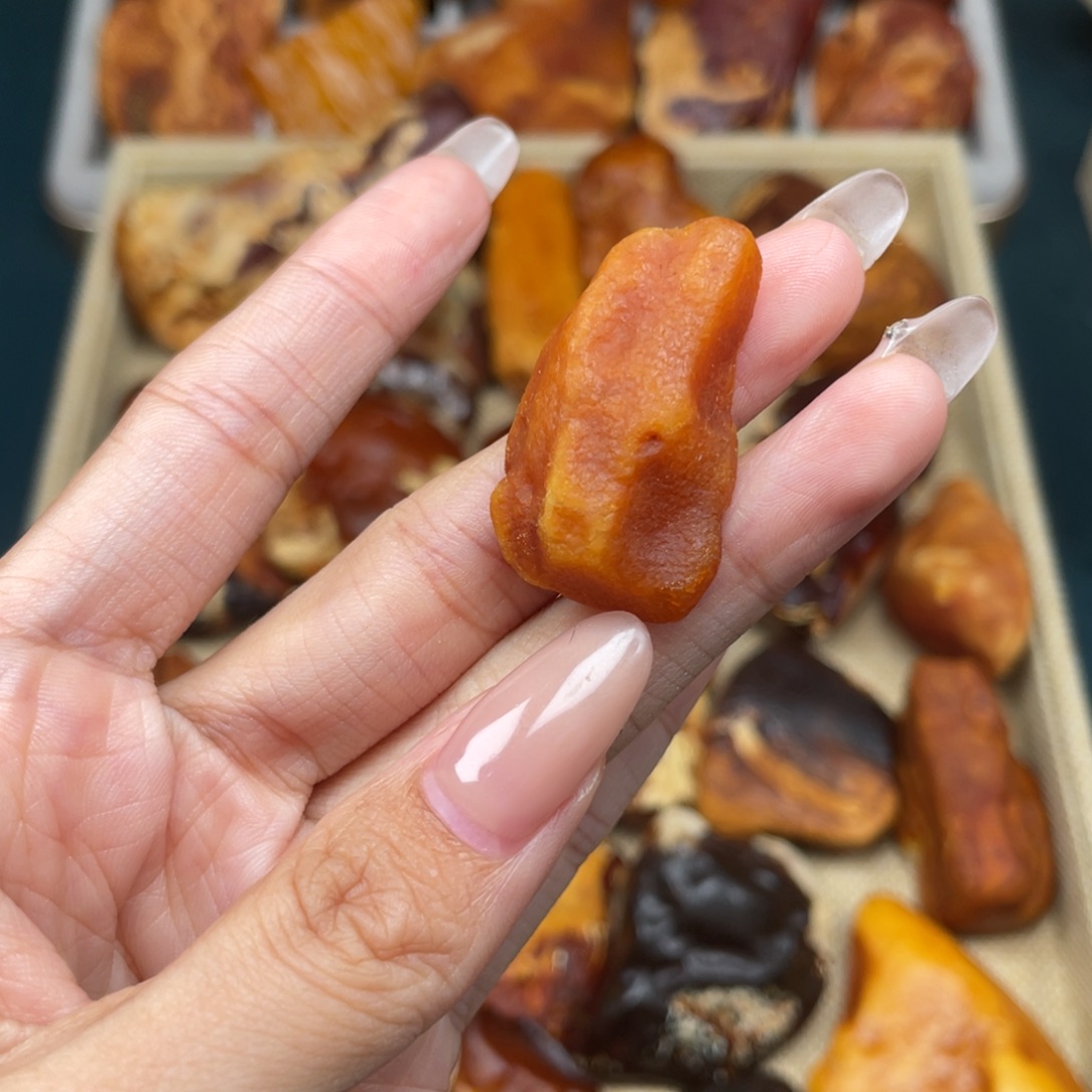 琥珀未镶嵌珠宝奇石