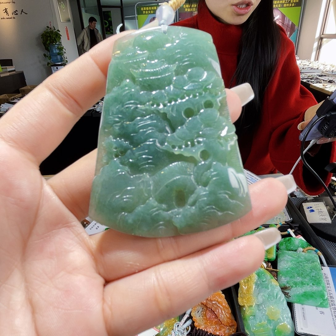 颈饰未镶嵌翡翠一