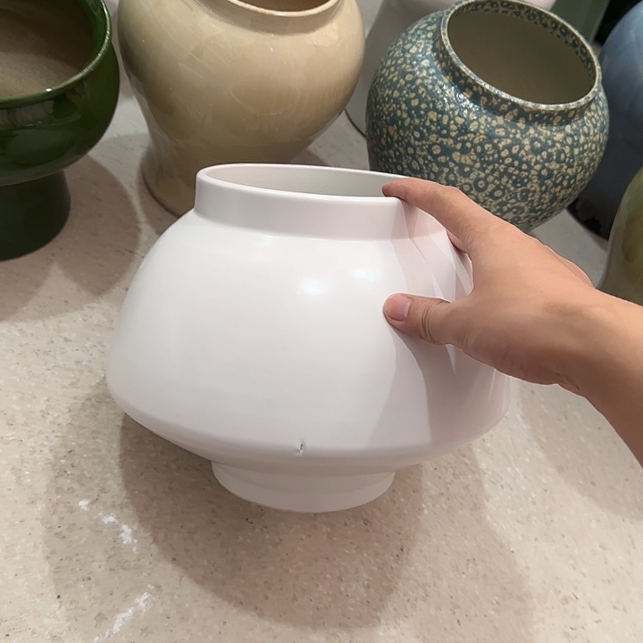 白泥花盆微瑕有孔