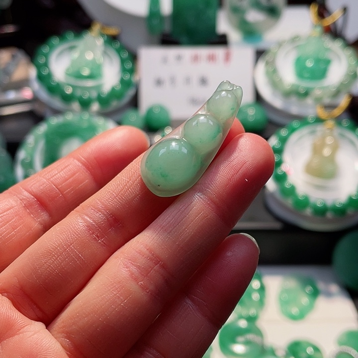 石英质玉吊坠未镶嵌