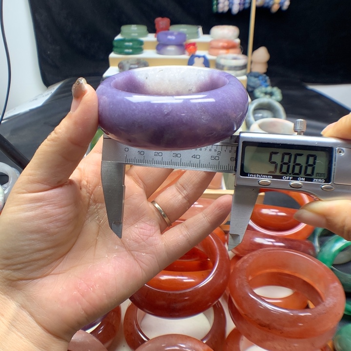 未镶嵌手镯石英质玉