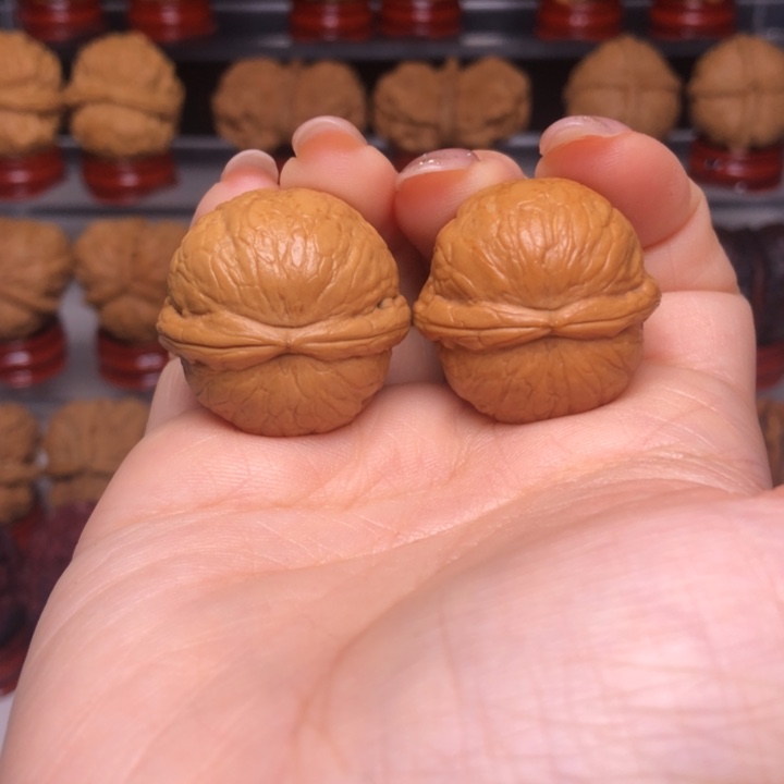 文玩核桃吊坠一**东1皮皮球