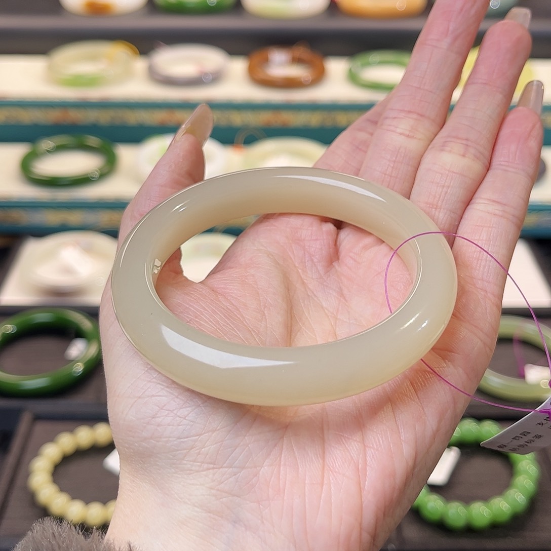 和田玉手镯未镶嵌藕粉