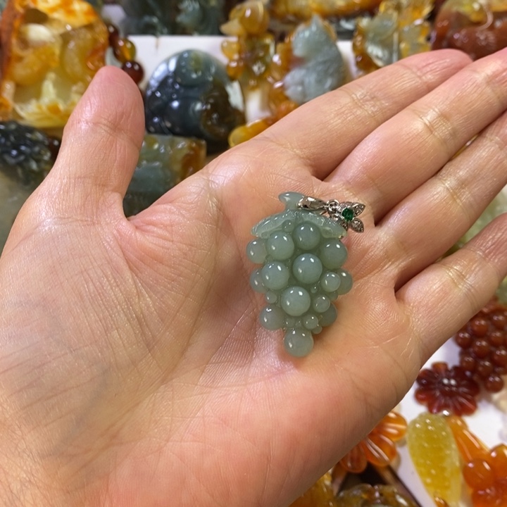 蛇纹石玉未镶嵌颈饰