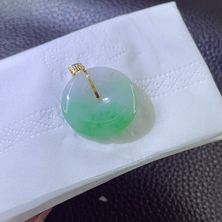 翡翠颈饰18K金镶嵌翡翠