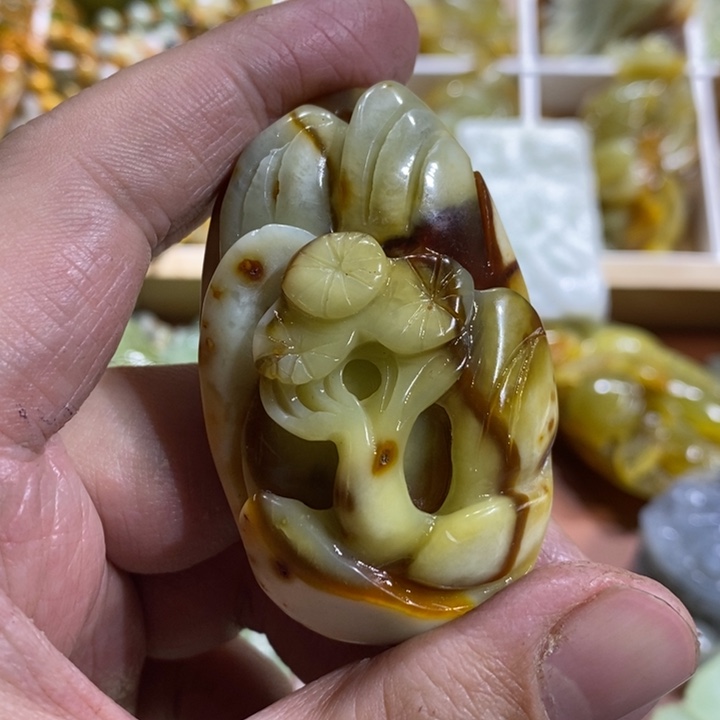 蛇纹石玉颈饰未镶嵌
