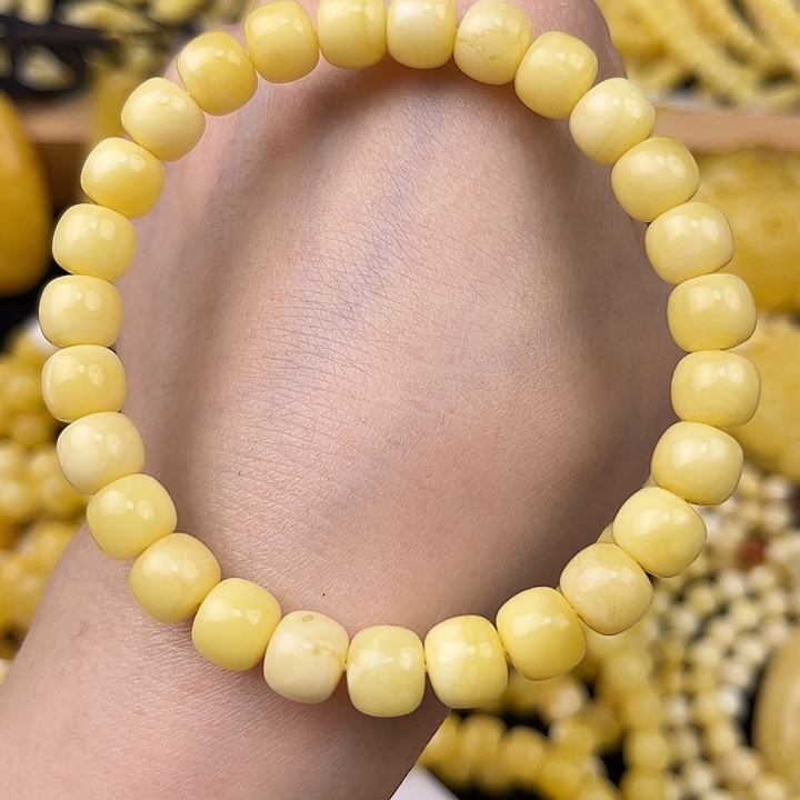 琥珀未镶嵌颈饰琥珀