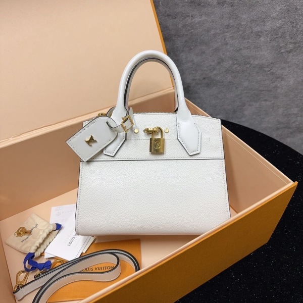 妃鱼/路易威登/95新/包包/市场价38000/250116XZ0016