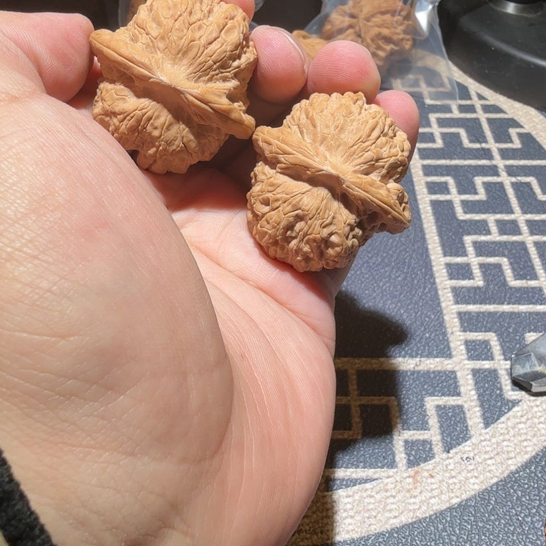 文玩核桃把件血麒麟