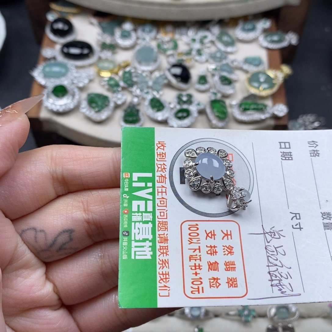 翡翠颈饰未镶嵌翡翠