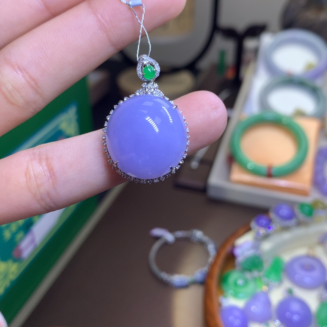 翡翠颈饰18K金镶嵌翡翠