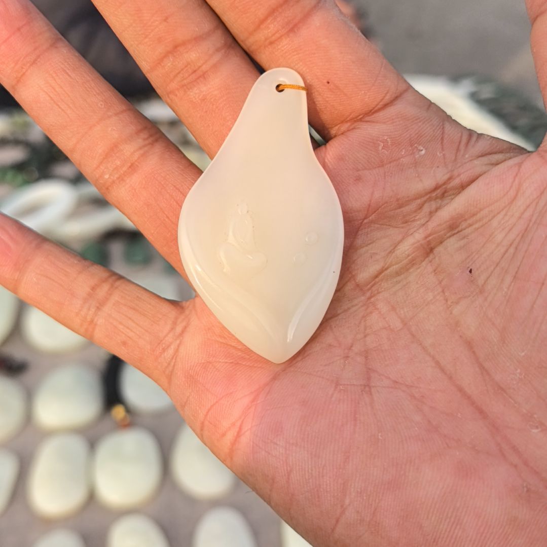 和田玉（糖玉）未镶嵌颈饰