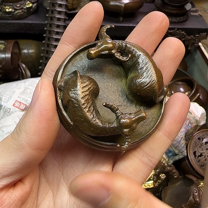 全是铜器工艺摆件