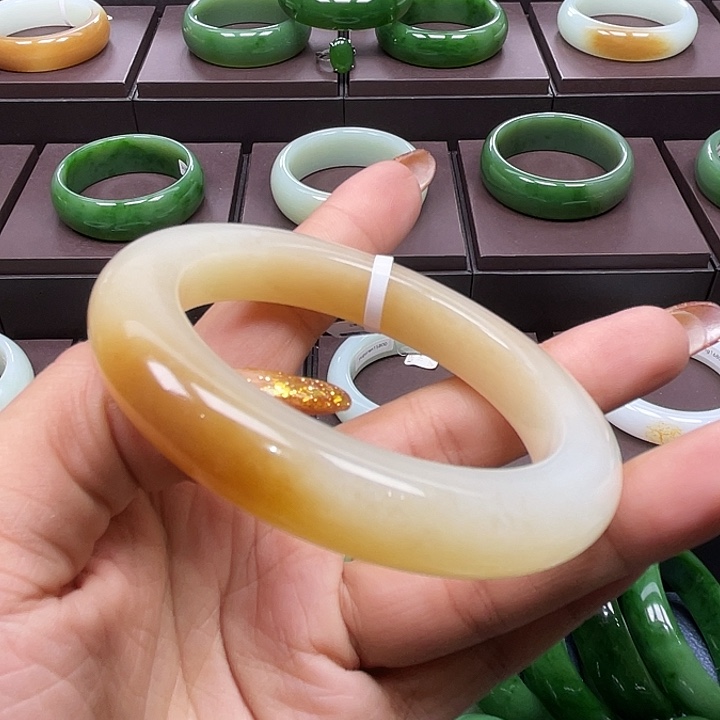 和田玉未镶嵌手镯