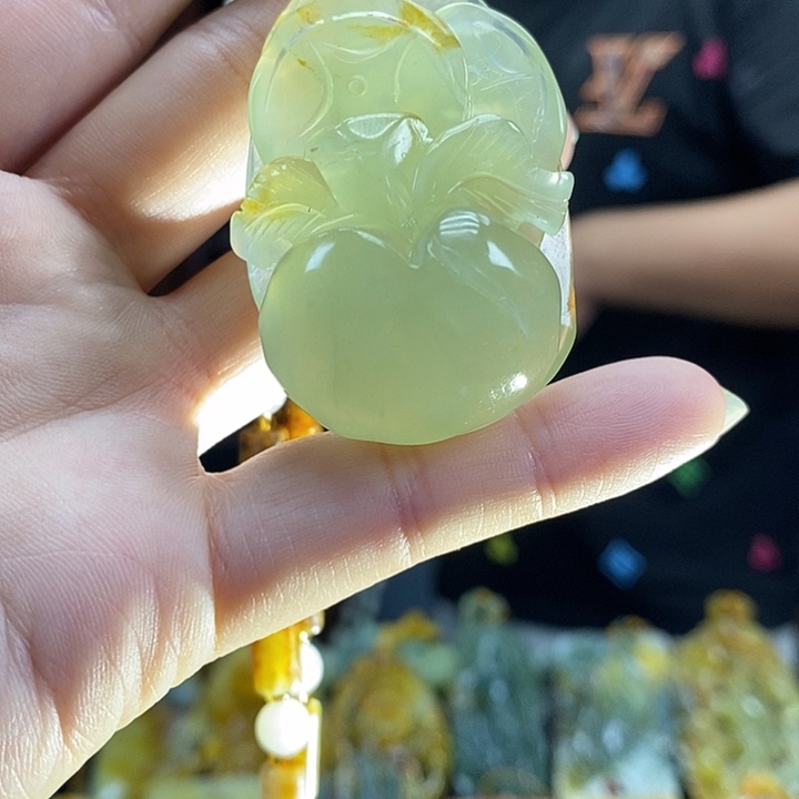 蛇纹石玉未镶嵌颈饰