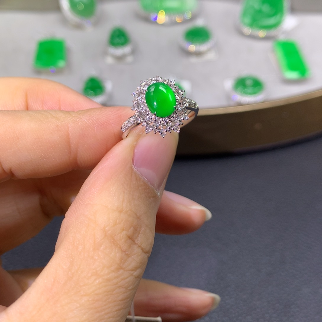 翡翠戒指18K金镶嵌翡翠