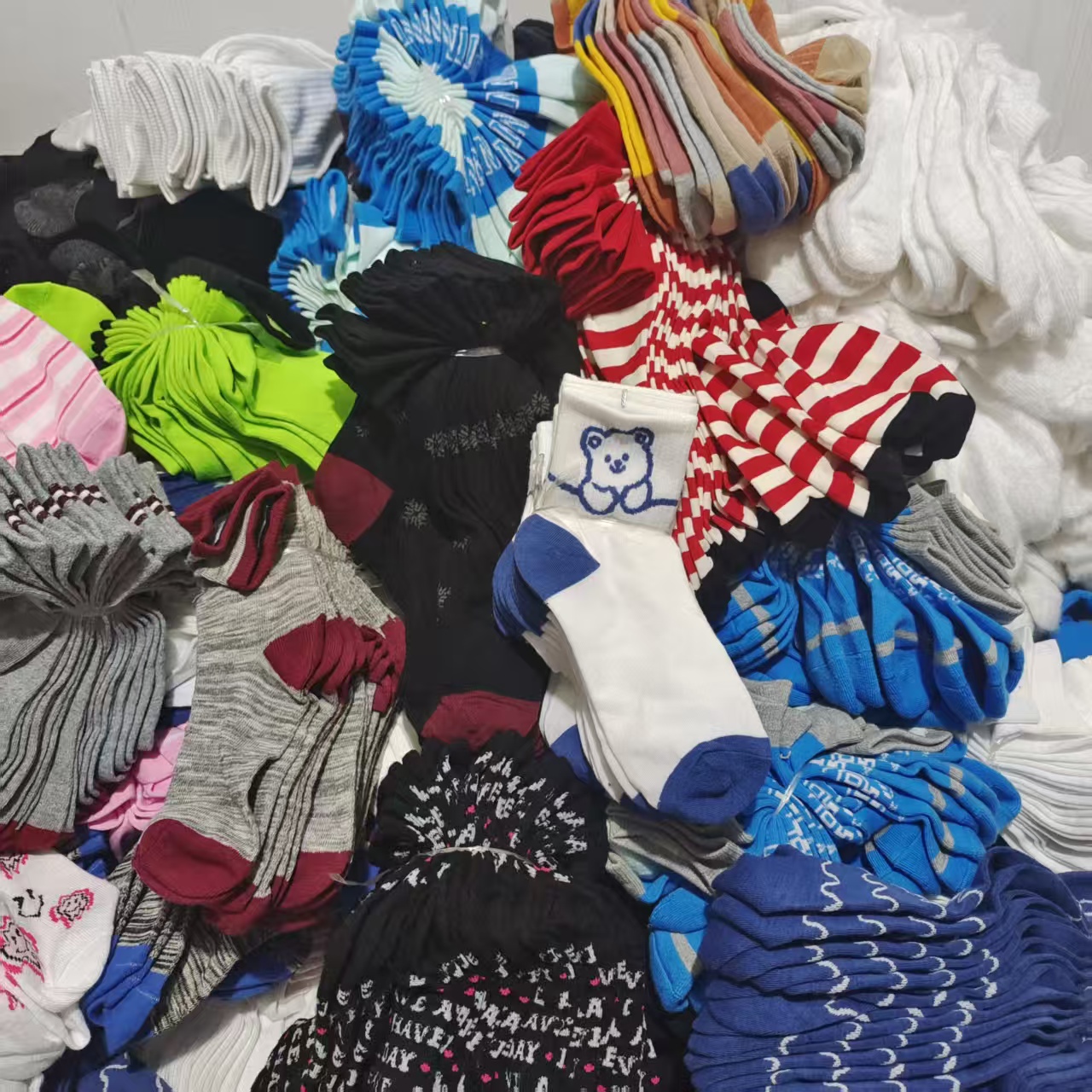 男女袜通用潮袜条纹秋冬保暖时尚百搭拼色偶有瑕疵介意勿拍无售后