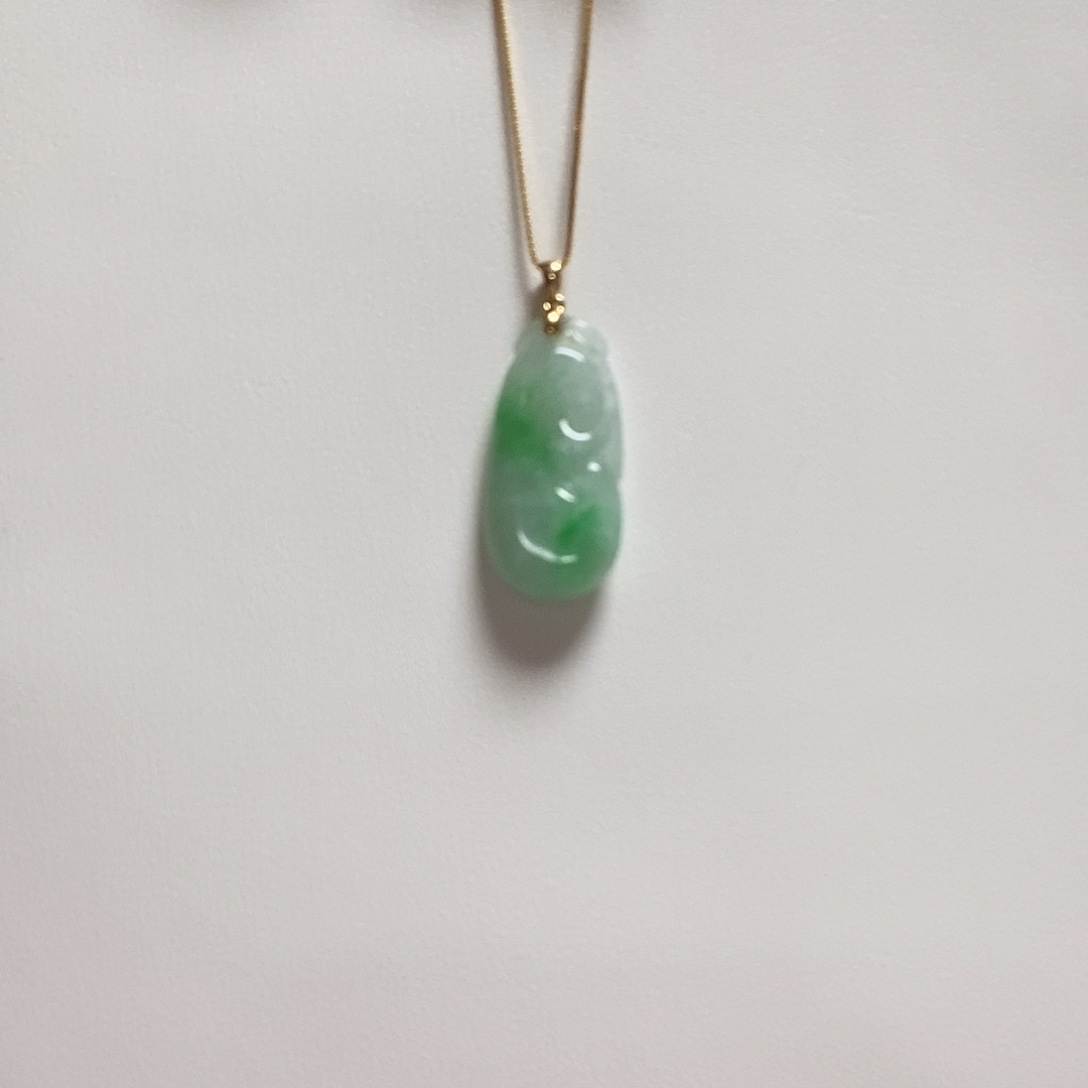 翡翠18K金镶嵌颈饰简单