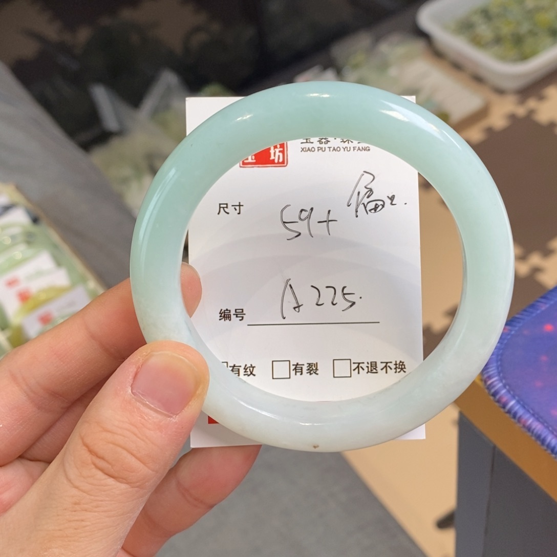 蛇纹石玉手镯未镶嵌超****牛