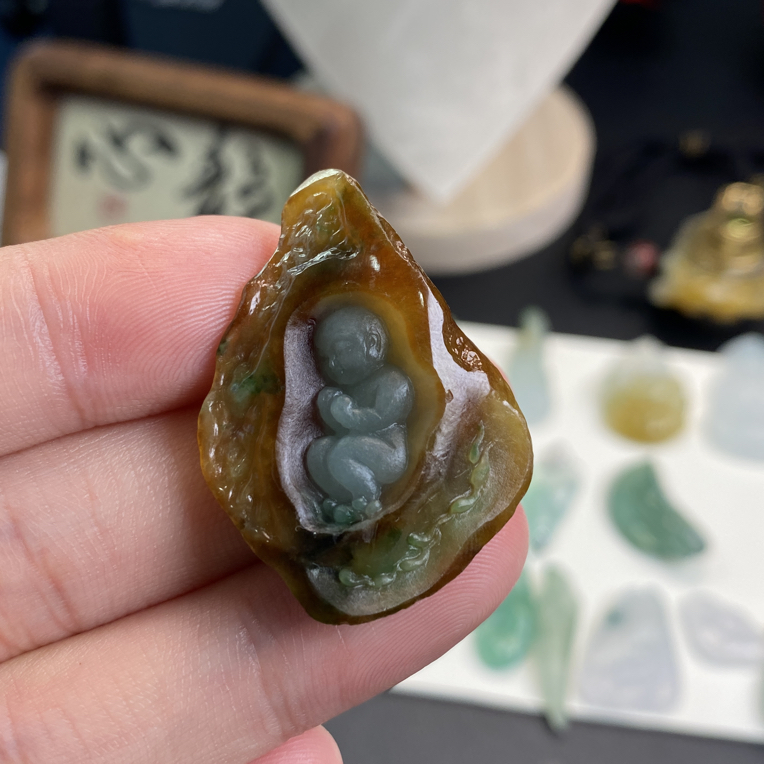 缅甸天然定制翡翠孕育