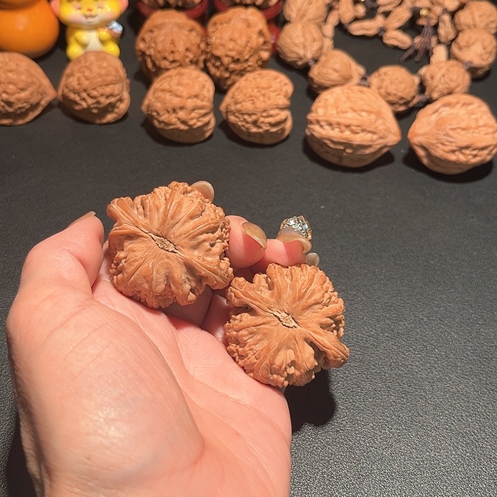 吊坠文玩核桃闷白