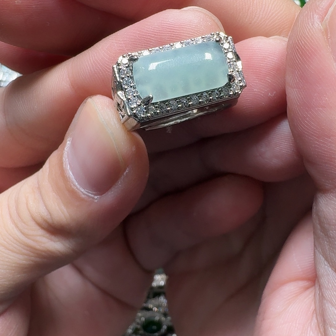 翡翠未镶嵌颈饰天然A货翡翠放漏