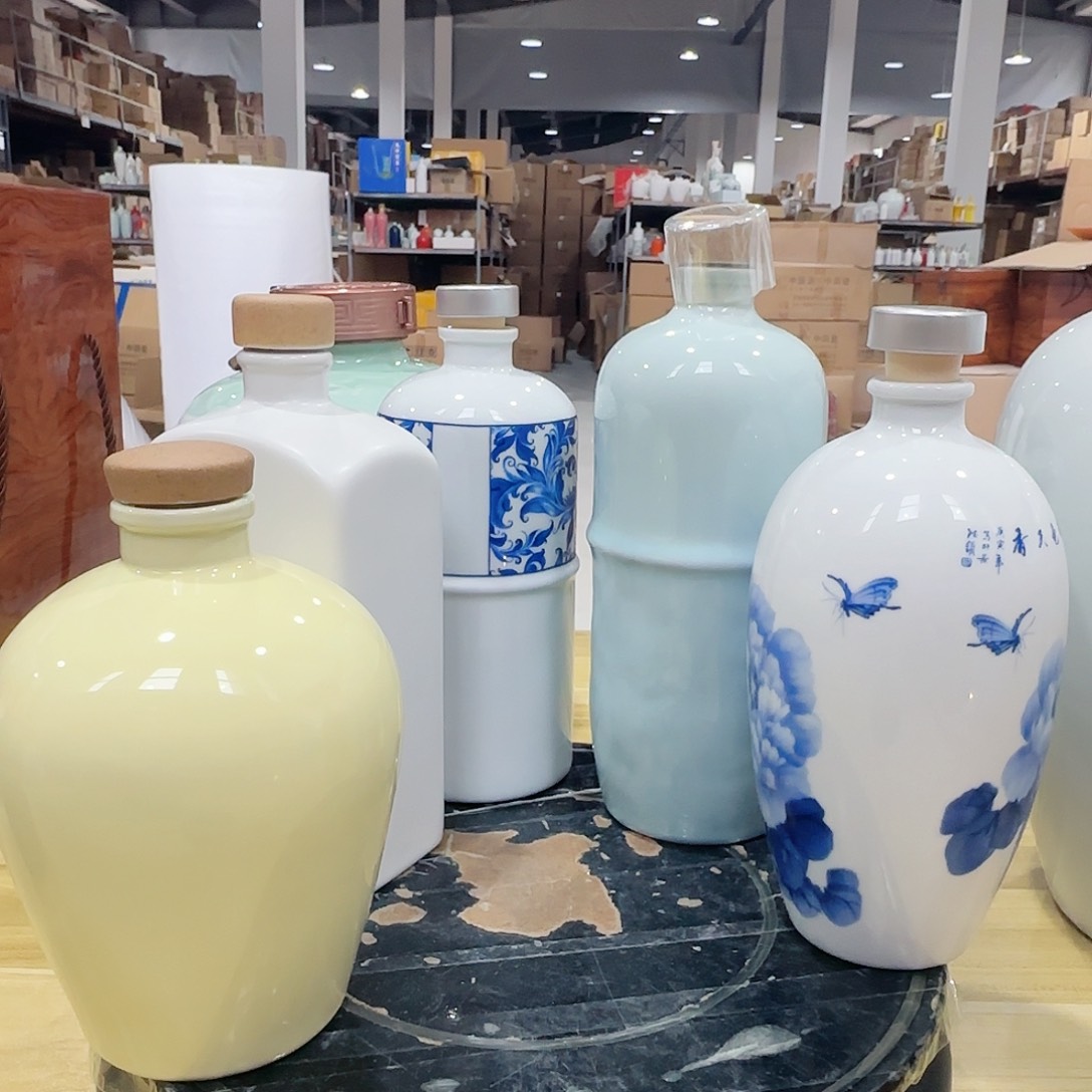 1斤装酒瓶各一个，清仓微瑕