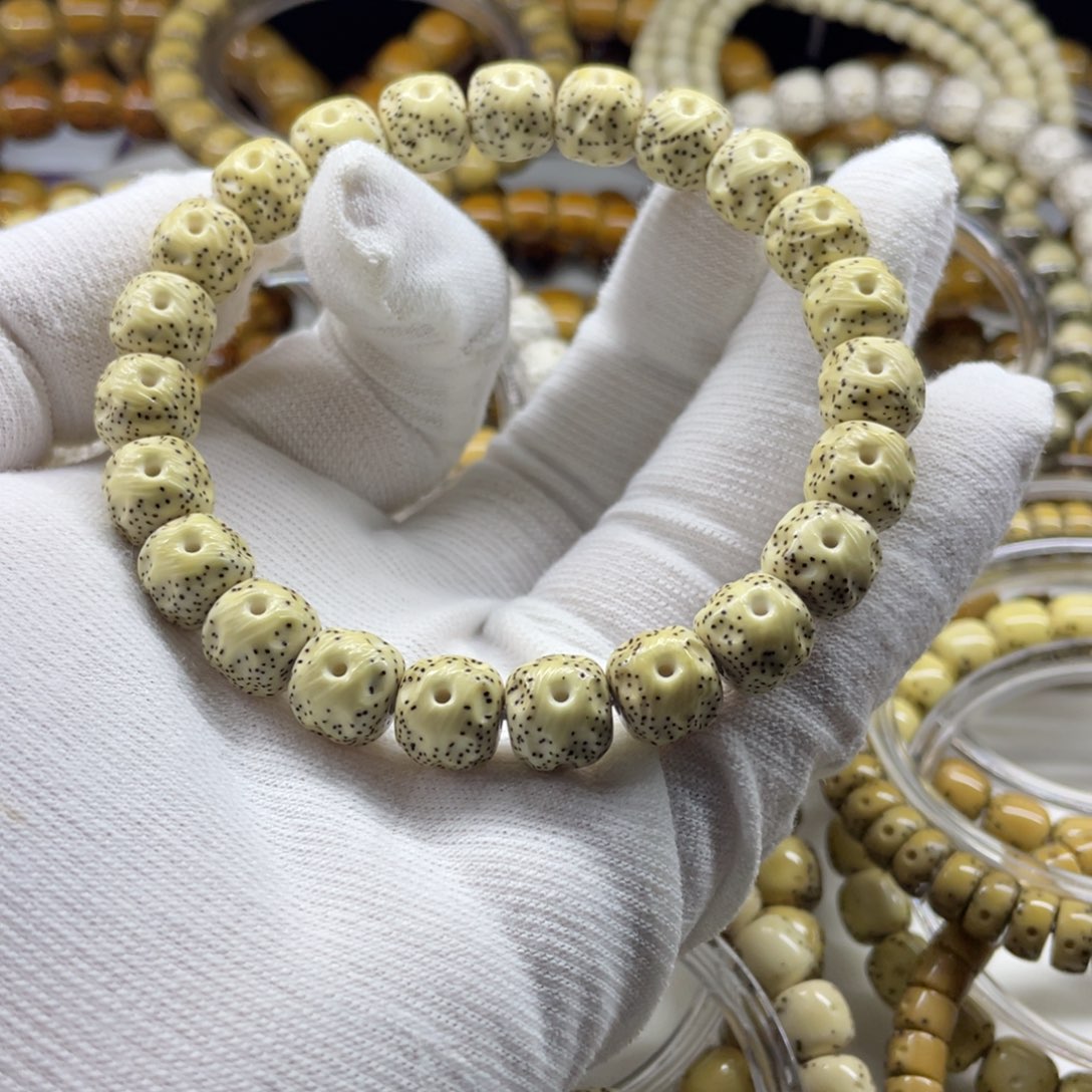 纲***子星月菩提吊坠鸡油黄10改无相大眼睛月朗星稀