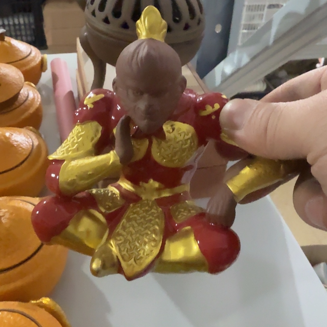 喜***.战袍大圣一个陶瓷