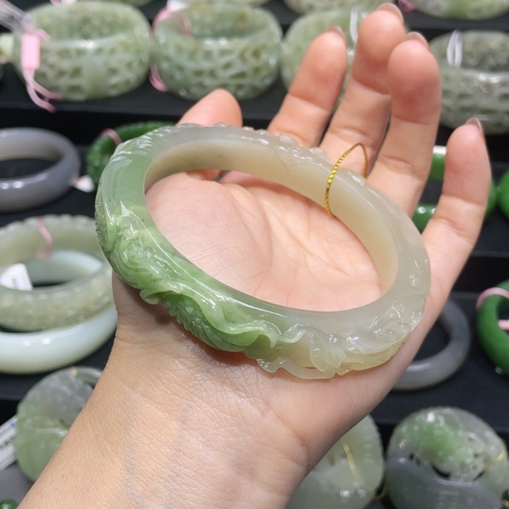 和田玉手镯64+圈口 编号82未镶嵌