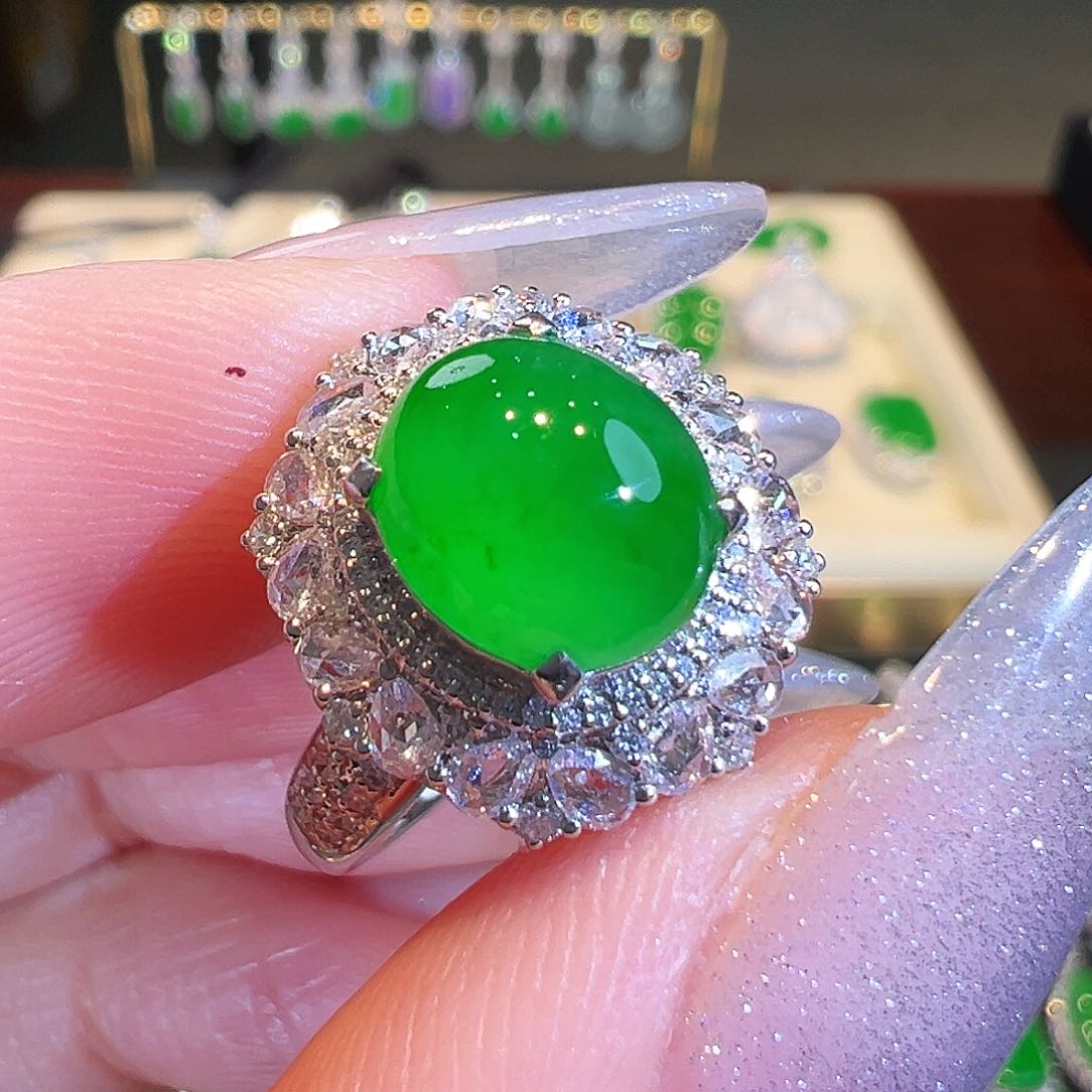 翡翠戒指18K金镶嵌翡翠