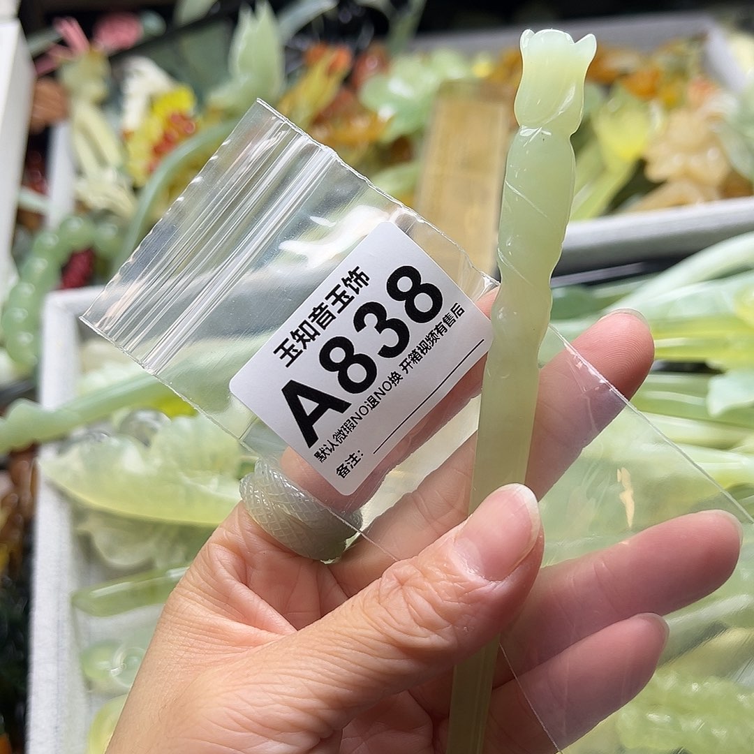 蛇纹石玉发饰合金是***呀