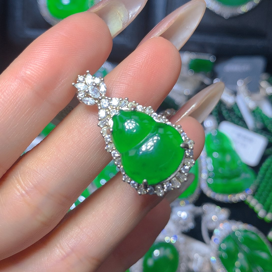 翡翠颈饰银S925镶嵌翡翠