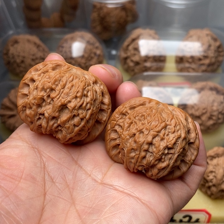 文玩核桃把件血麒麟