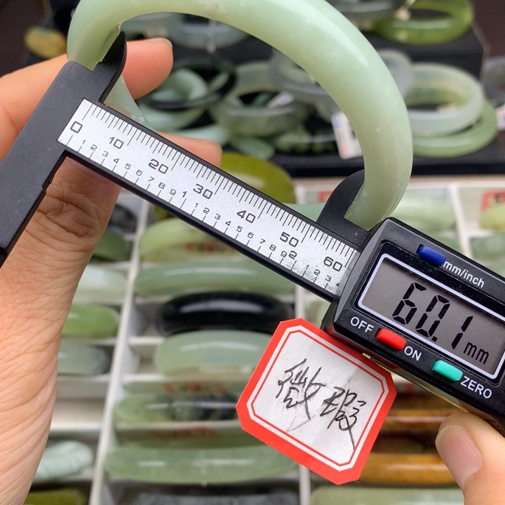 蛇纹石玉未镶嵌手镯485