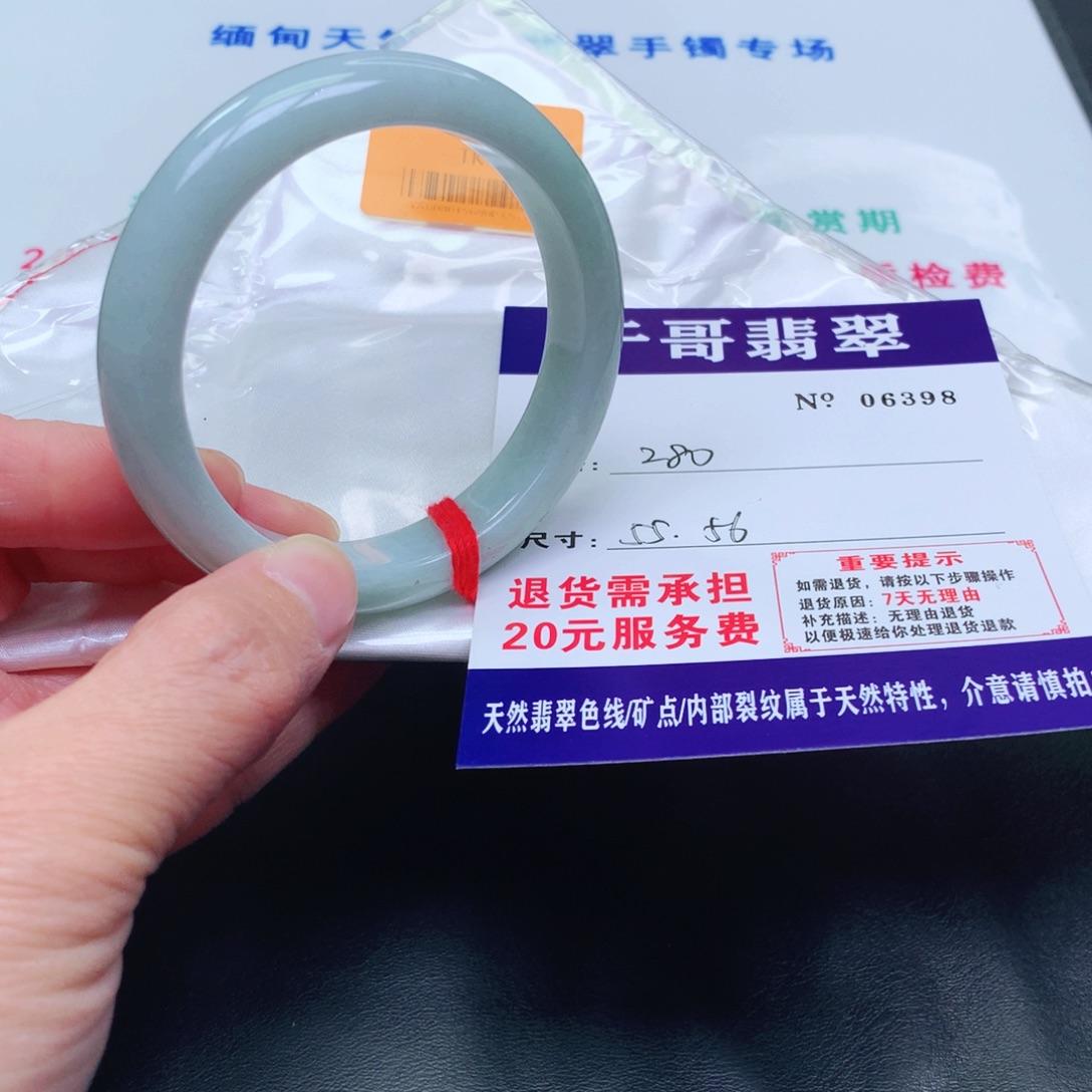 ***翡翠未镶嵌手镯398。         