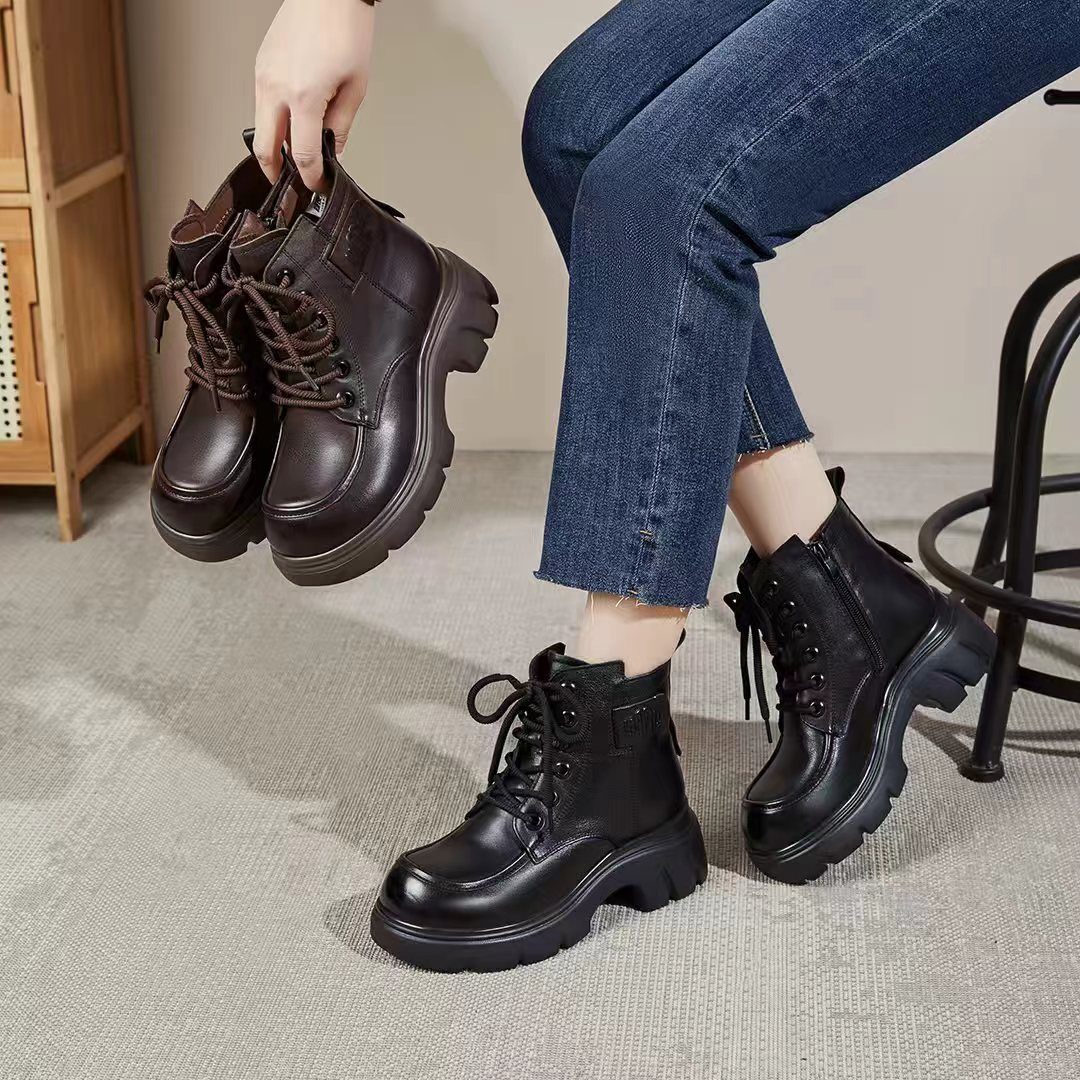 【新一纯】秋冬英伦风马丁靴纯牛皮靴秋季时尚粗跟妈妈鞋96358-4