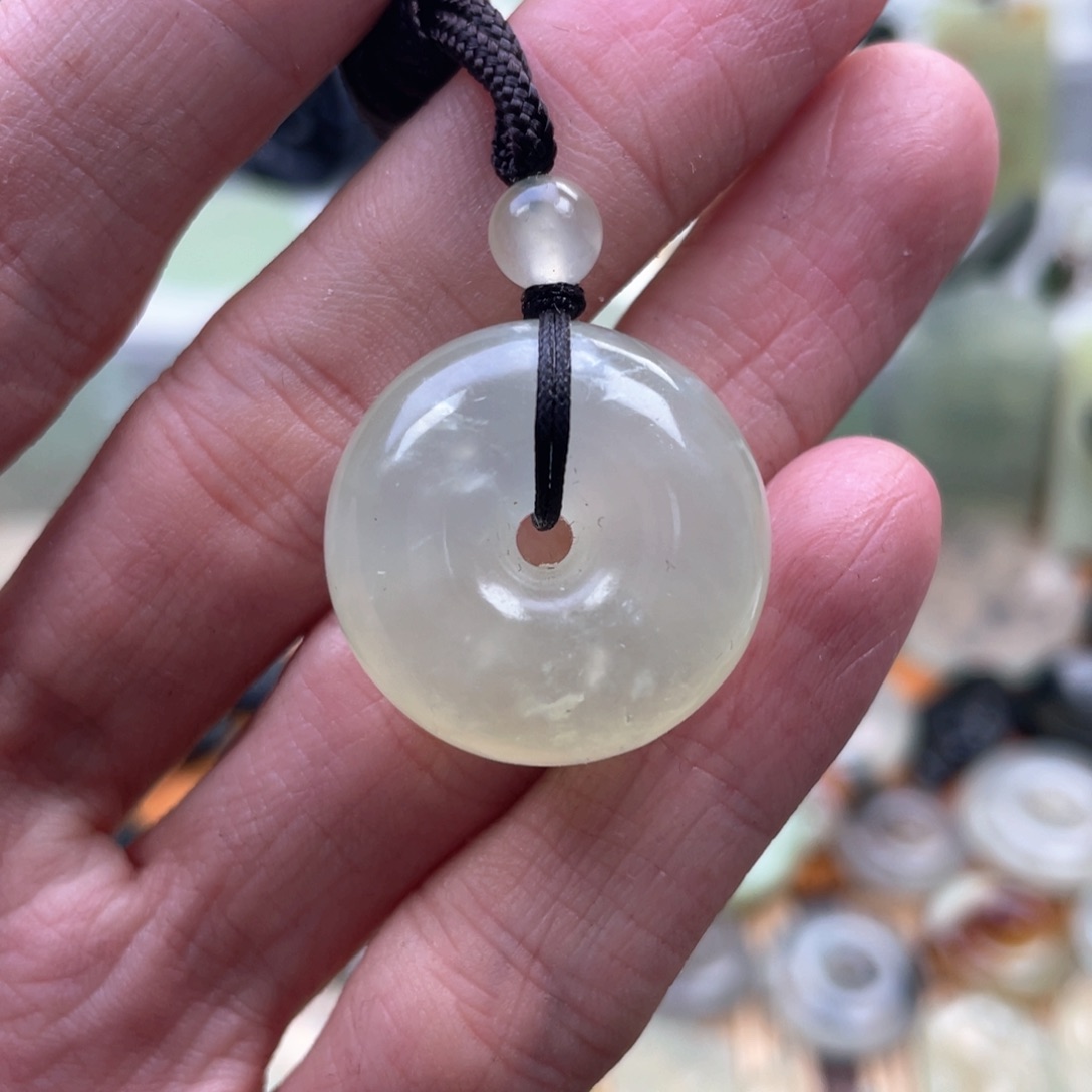 蛇纹石玉颈饰未镶嵌