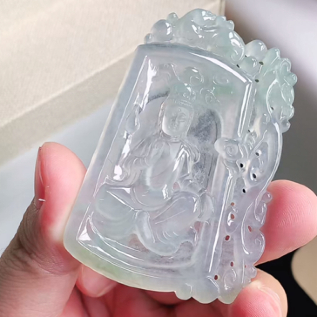 缅甸天然翡翠吊坠