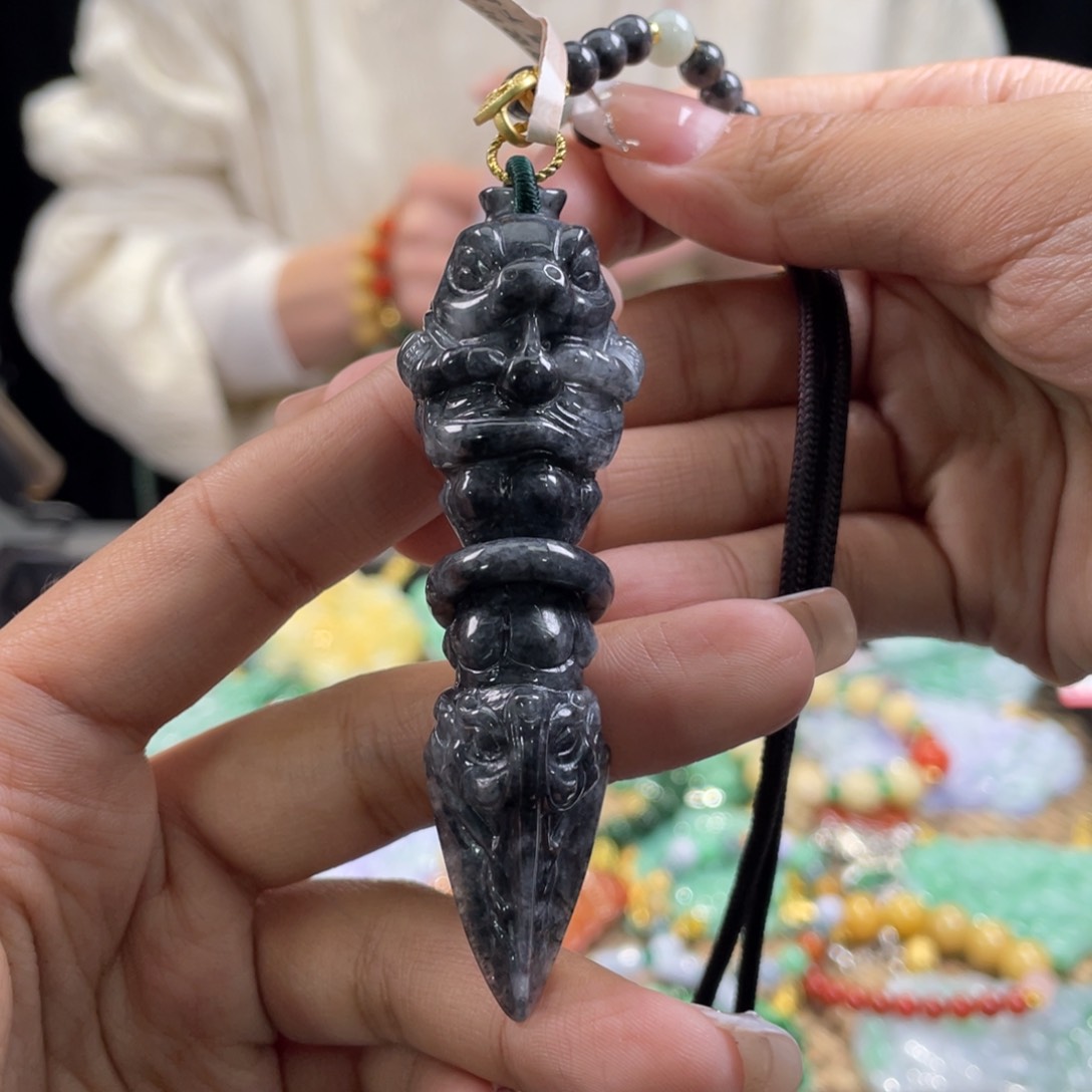 翡翠颈饰未镶嵌代编织