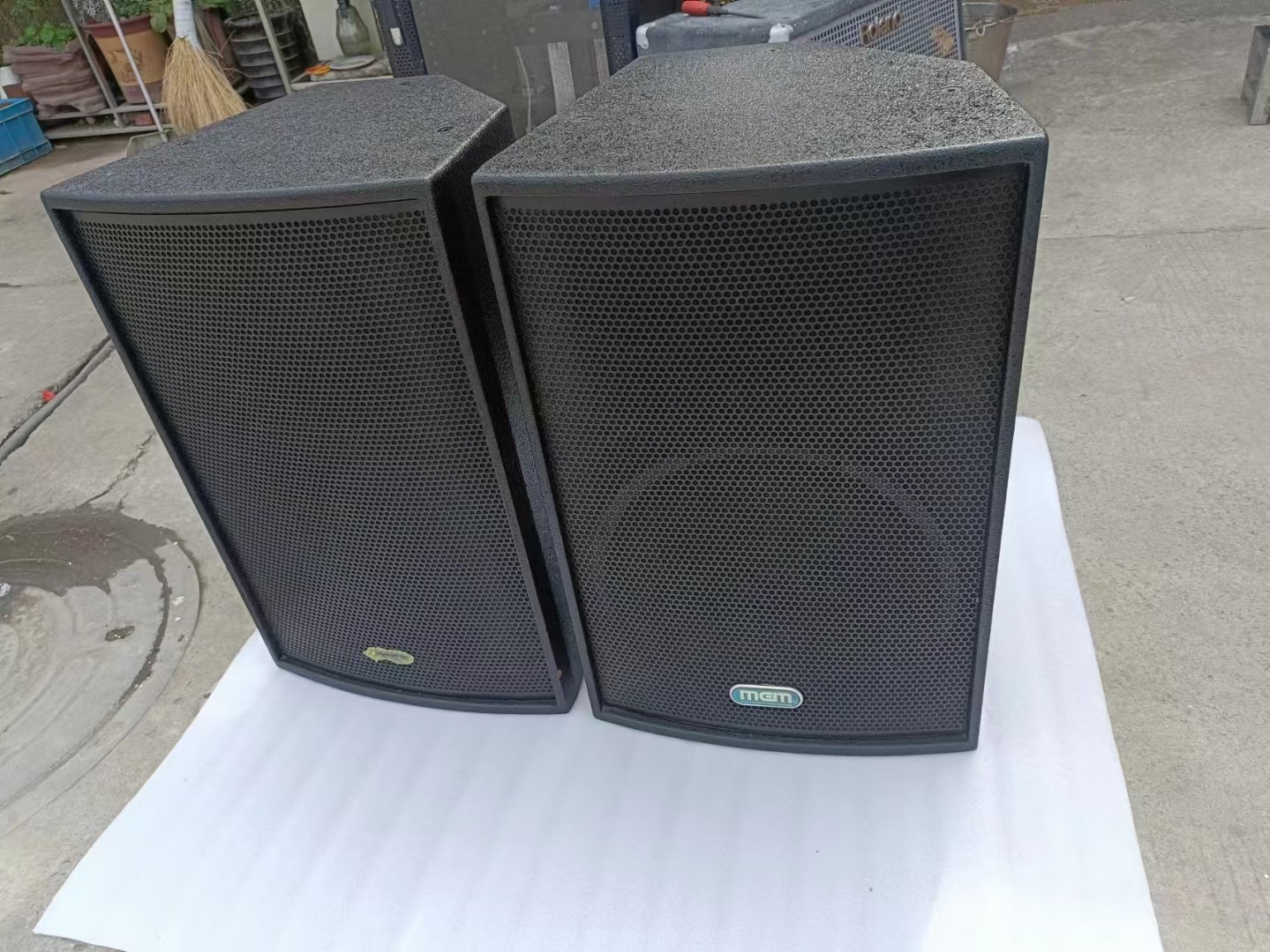 15寸专业音响一对，运费自理，