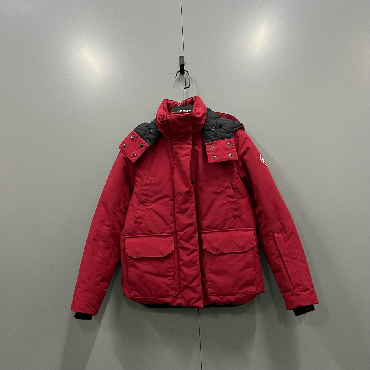 （ll）Canada Goose 加拿大鹅 红色徽标羽绒服 XS码/95新/12000/污