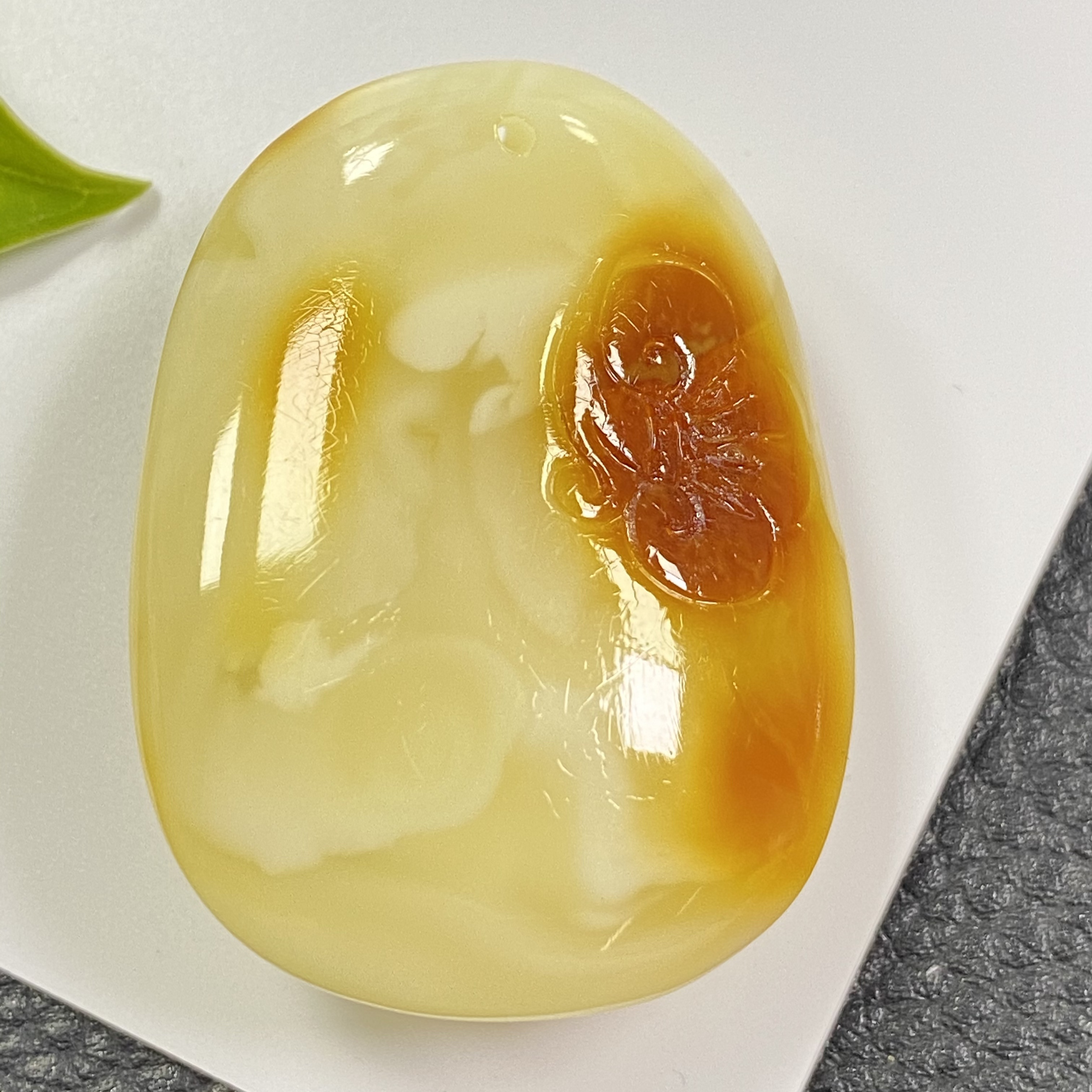 「戴琴珠宝」Q978-蜜蜡雕刻件吊坠（多样性发其一）