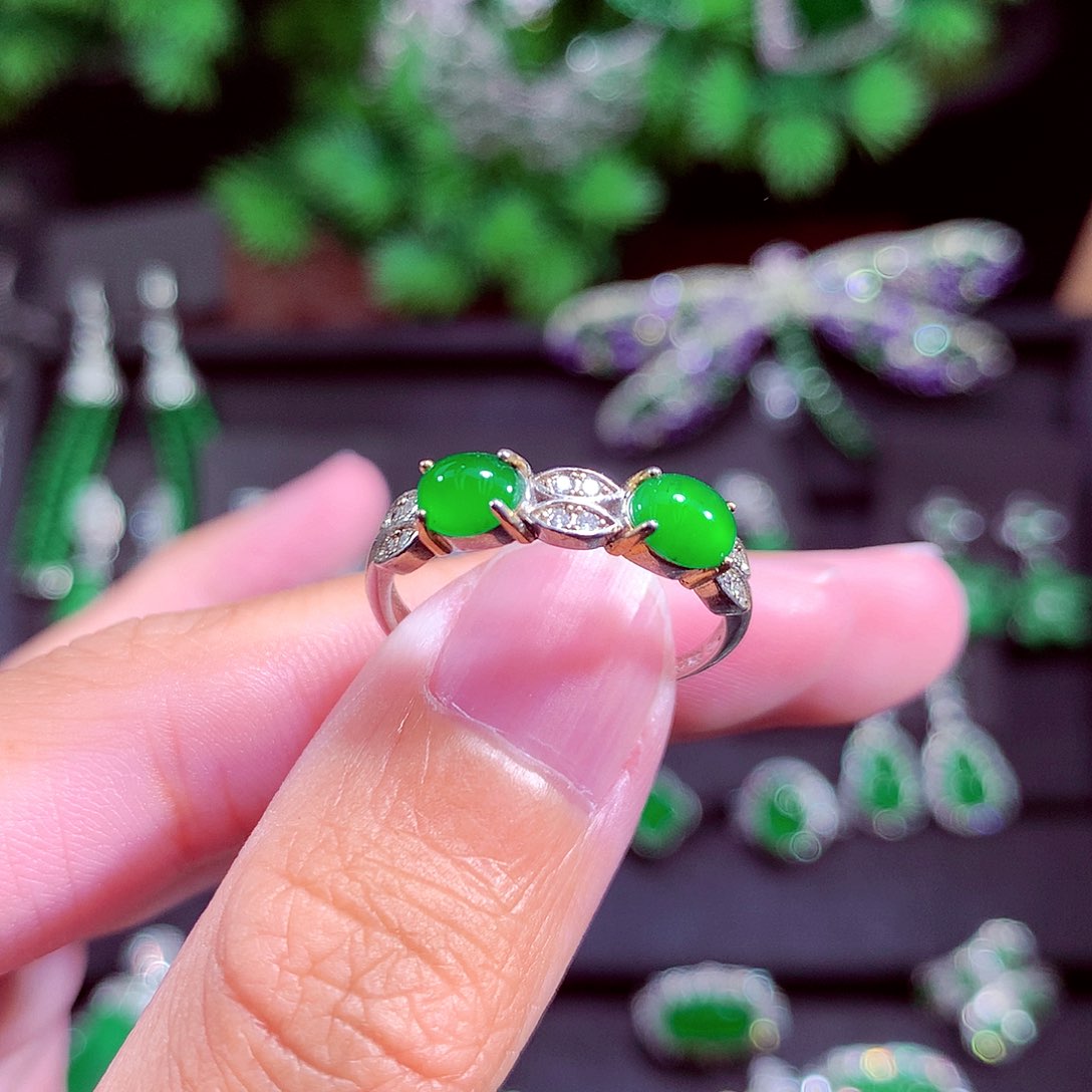 颈饰未镶嵌翡翠天然